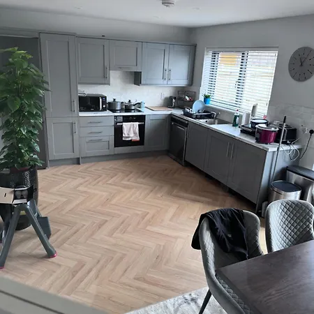 Homestay Double Bedroom With Private Bathroom Close To Center *